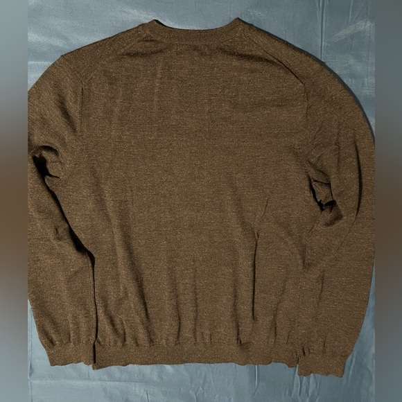 Men’s Banana Republic Merino Wool V-Neck Sweater - Picture 3 of 3